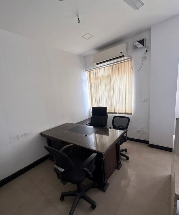 12 Workstations & 1 Director Cabin | 3000 Sq Ft Private Office – Sector 62, Noida